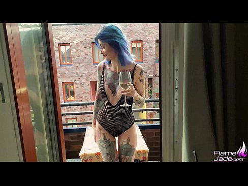 ❤️ Sjajna djevojka sisa gutljajem i strastveno jebe pod otvorenim nebom ☑ Jebeni video  u pornografiji bs.tubsexercom.ru ☑